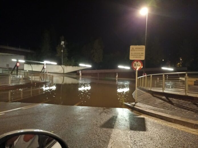 Paso inundable de la Avenida Ciudad de Málaga (Xavier Amate)