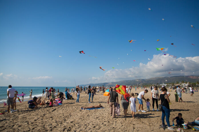 Imagen de archivo de anteriores ediciones de Cometas por la Paz (Ayuntamiento de Castelldefels)