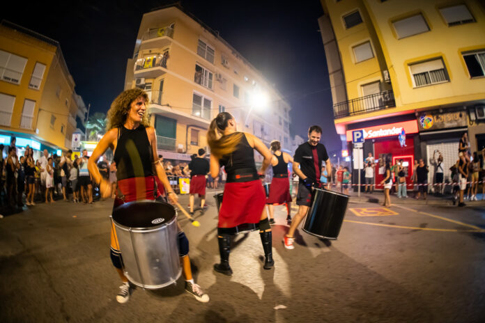 Imagen de una tabalada por la Fiesta Mayor 2022 (Ayuntamiento de Castelldefels)
