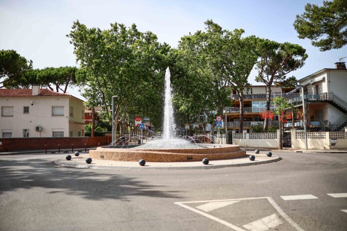 Fuente de la avenida Pineda (Foto: Castelldefels Digital)