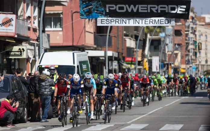 Paso de los ciclistas por Castelldefels (Ayuntamiento de Castelldefels)