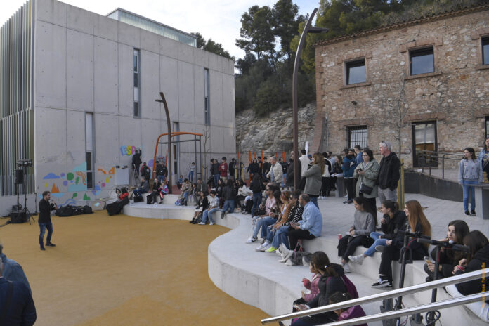 La nueva zona exterior del Espai Jove La Masia (Ayuntamiento de Castelldefels)