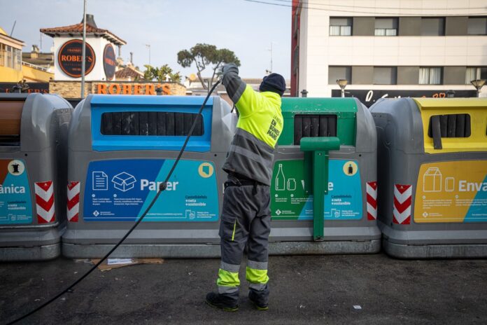 Limpieza a presión (Ayuntamiento de Castelldefels)