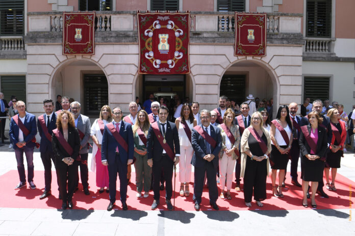 Los 25 concejales y concejalas del ayuntamiento (Ayuntamiento de Castelldefels)