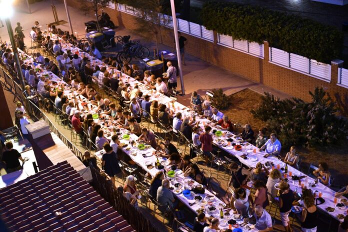 Cena en la calle 514 (Ayuntamiento de Castelldefels)