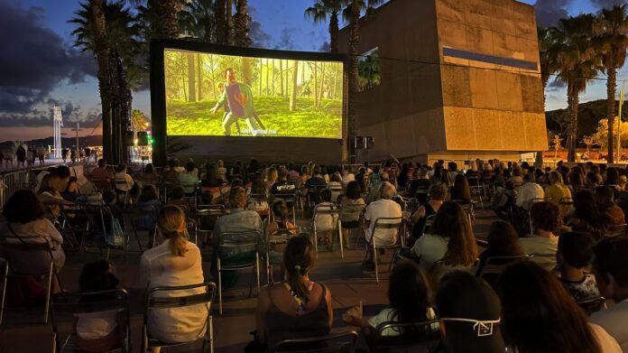 Cine entre Palmeras (Ayuntamiento de Castelldefels)