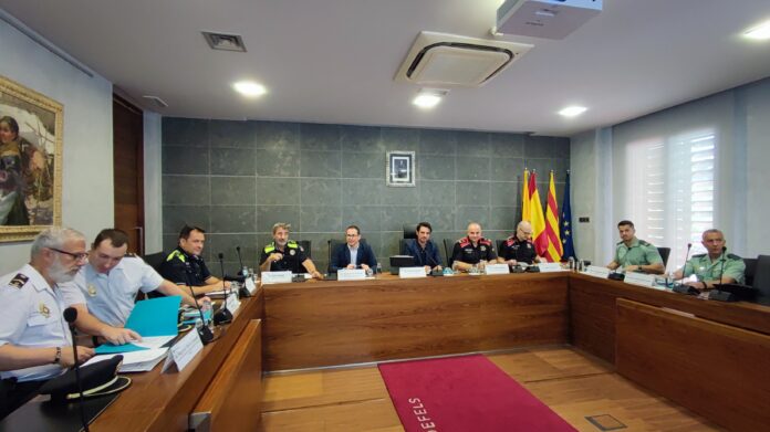 Junta Local de Seguridad de Castelldefels, presidida por el alcalde Manu Reyes y representantes de los cuerpos de seguridad que trabajan en nuestra ciudad (Ayuntamiento de Castelldefels)
