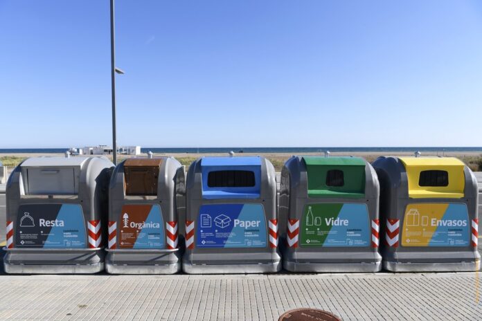 Isla de contenedores (Foto: Ayuntamiento de Castelldefels)