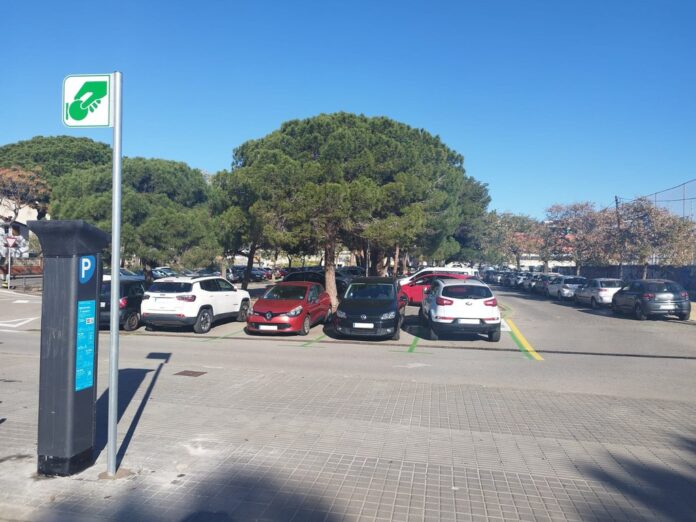 Plazas de zona verde detrás de la estación de Castelldefels (Foto: Ayuntamiento de Castelldefels)