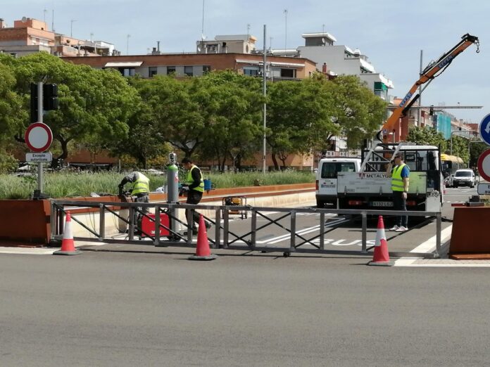 Obras para cerrar el carril (Foto: Ayuntamiento de Castelldefels)
