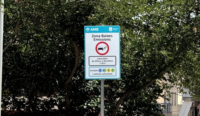 Un cartel de la ZBE de Gavà (Foto: Castelldefels Digital)