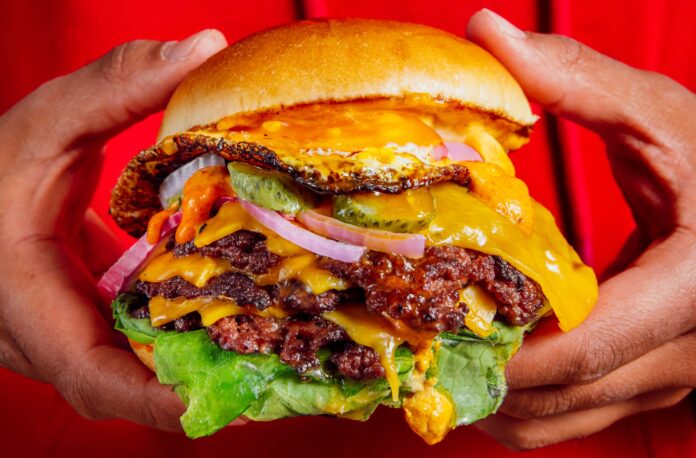 Una de las hamburguesas de Sin Sentido Smash Burger.