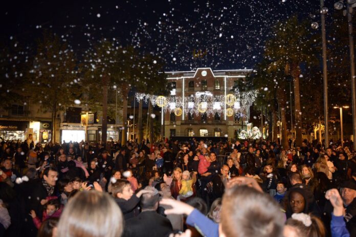 Imagen de archivo del encendido de luces en años anteriores (Foto: Ayuntamiento de Castelldefels)