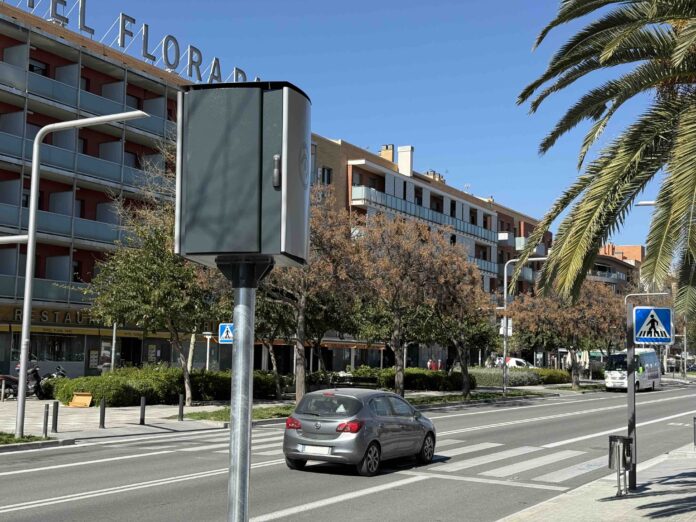 El nuevo radar instalado, a la altura del Hotel Flora Parc.