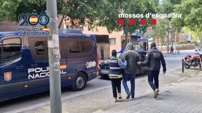 Uno de los detenidos (Vídeo más abajo)