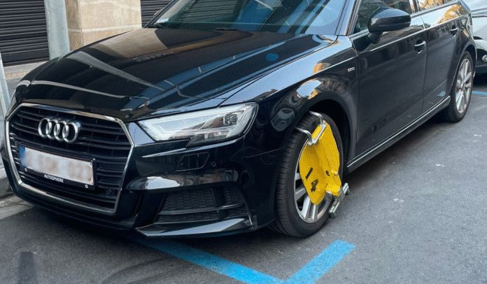 Vehículo inmovilizado (Foto: Policía Local)