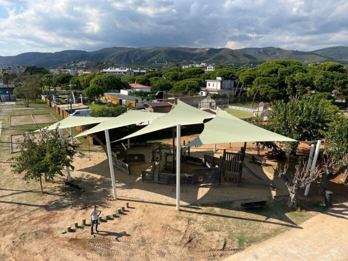 El Barco Pirata con los nuevos toldos. Foto: Ayto. de Castelldefels.