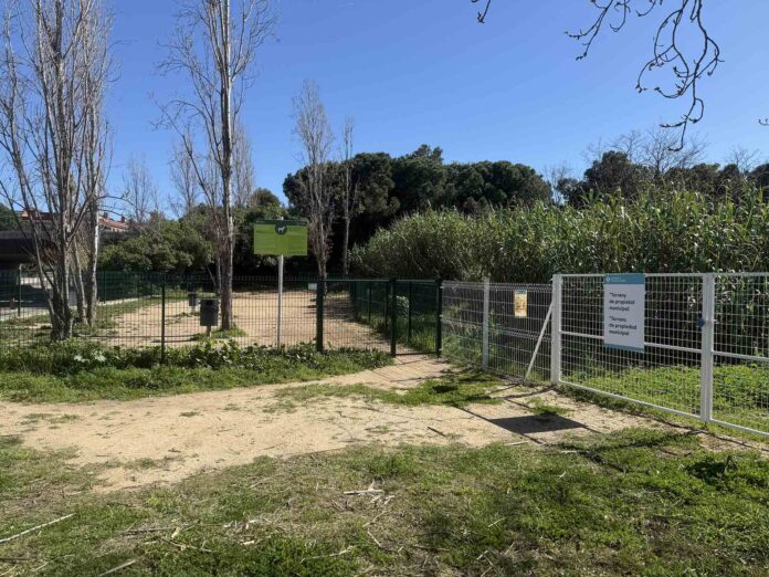 Zona donde se ubicará el nuevo espacio para perros. Foto: Castelldefels.info.