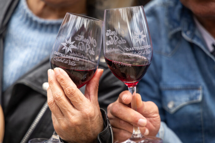 Dos copas de vino de la Mostra de Vins de Castelldefels: Foto: Ayto. de Castelldefels.