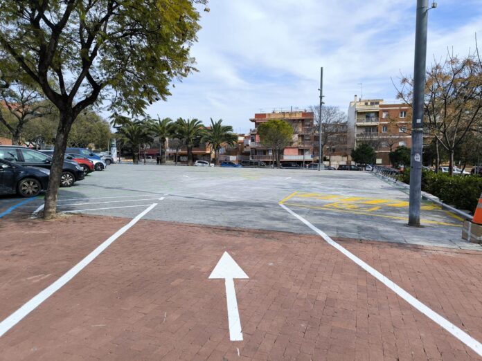 Nuevos aparcamientos en la plaza Democracia. Foto: Ayto. de Castelldefels.