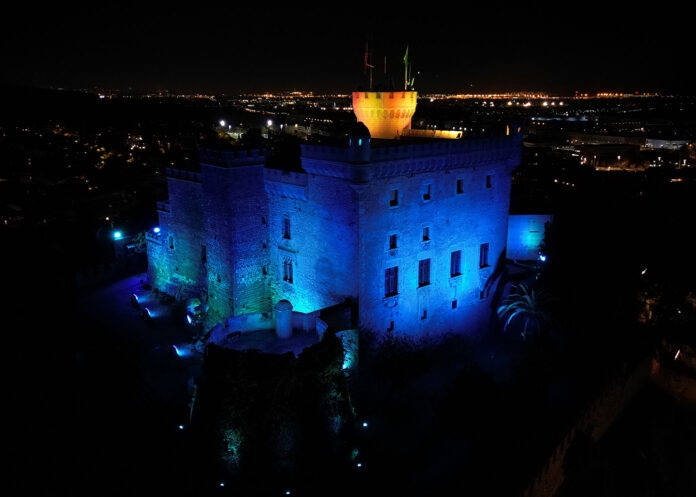 El Castillo de noche. Foto: benito.com.