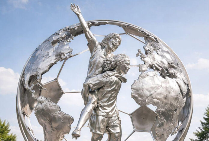 La escultura 'Gloria'. Foto: Ayto. de Castelldefels.